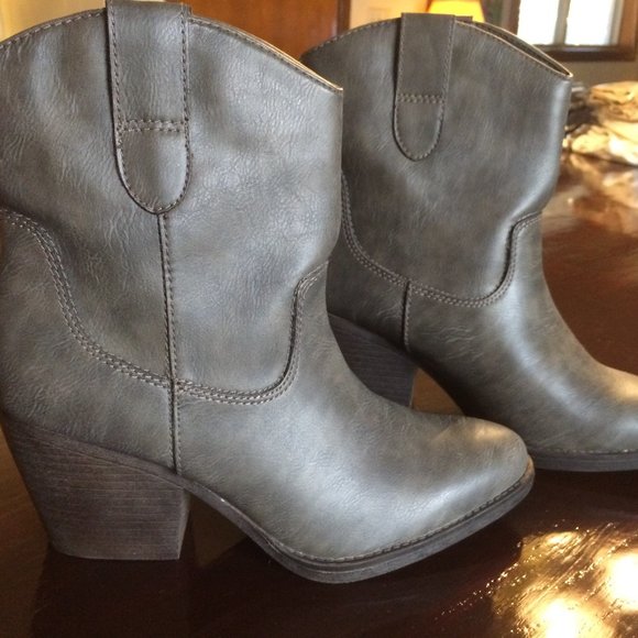 Madden Girl Gray Western Booties, Size 7.5M - Picture 2 of 6